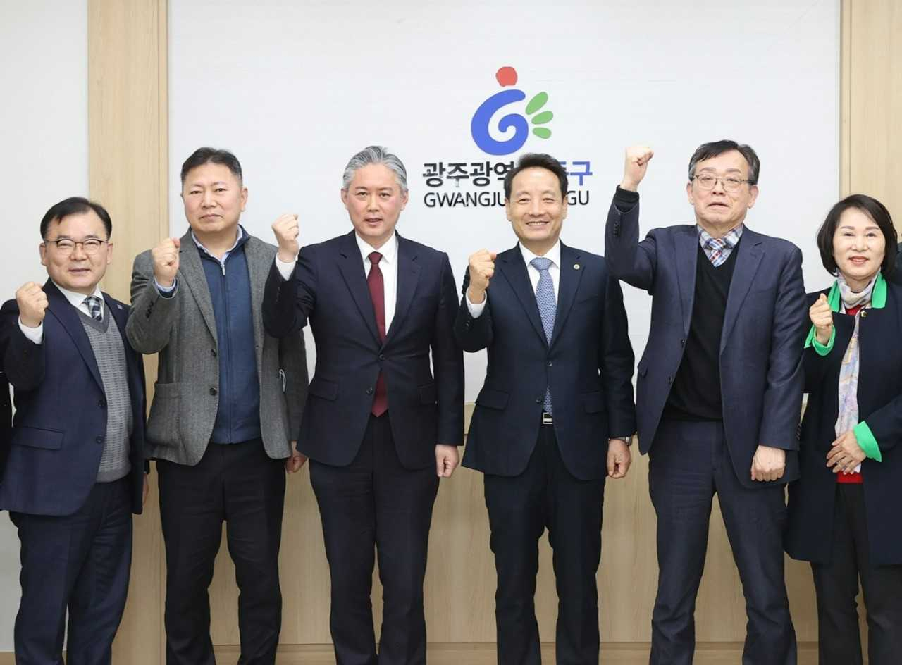 국민의힘 광주시당(위원장 김정현)이 지역 현안 해결과 국비예산 확보를 위해 광주 5개 구청 정책간담회를 개최했다.