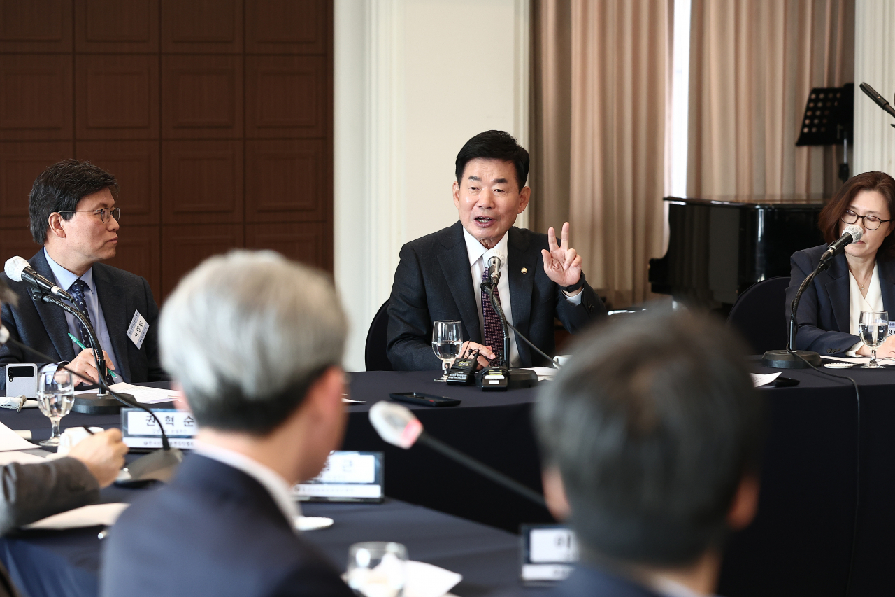 김진표 국회의장이 2일 서울 프레스센터에서 열린 한국신문방송편집인협회 초청 간담회에서 발언하고 있다. 연합뉴스