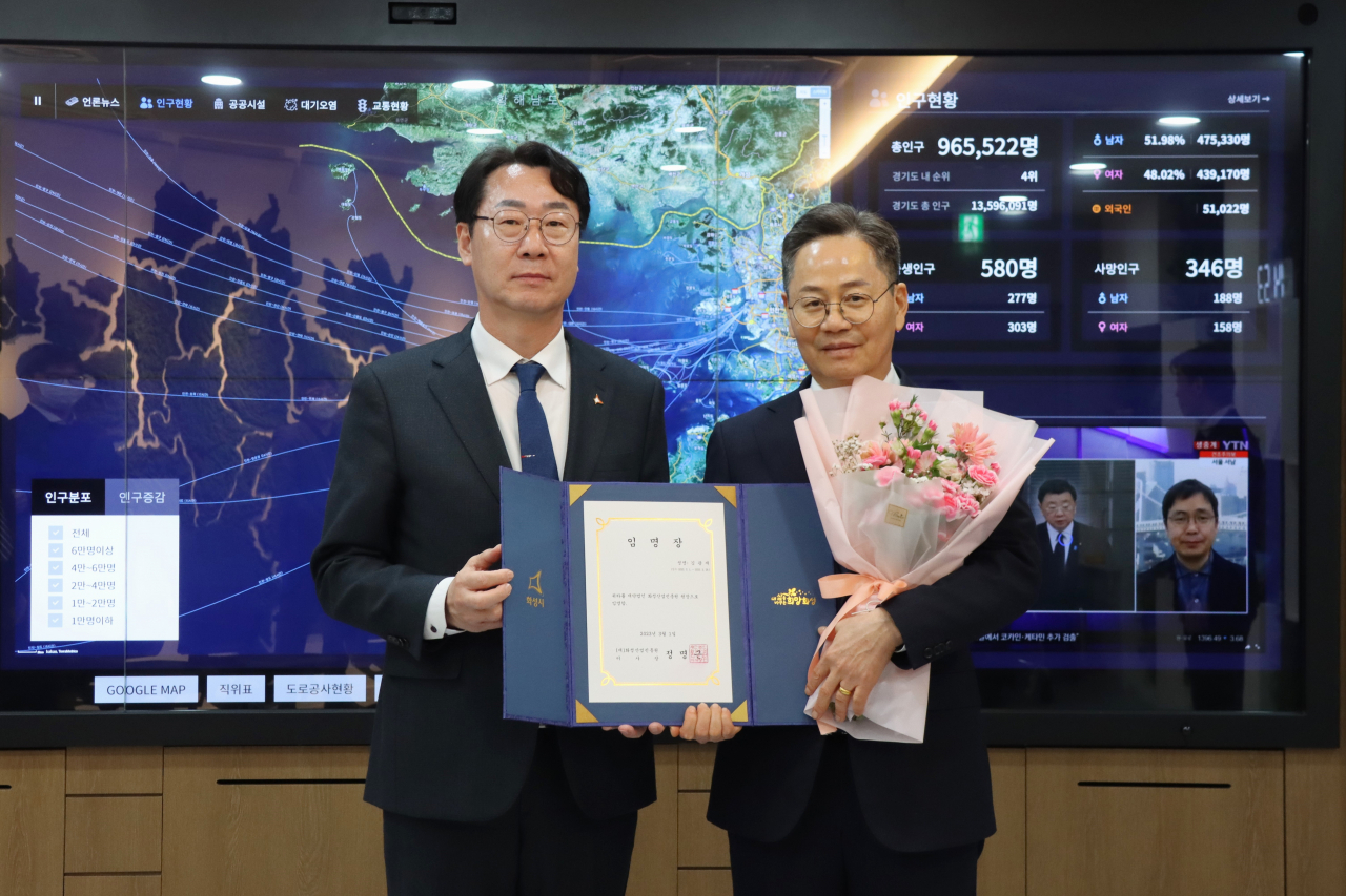 정명근 화성시장(왼쪽)과 김광재 원장(오른쪽)