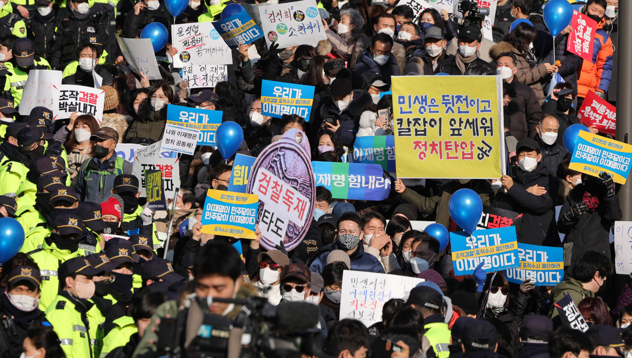 개딸의 팬덤정치…‘이낙연 좌표’ 찍고 ‘수박 살생부’ 뿌렸다 [이런정치]