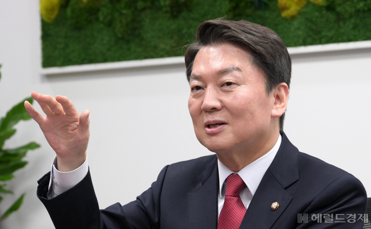 국민의힘 당대표에 도전하는 안철수 의원이 2월27일 오후 서울 여의도 국회 의원회관에서 헤럴드경제와 인터뷰를 하고 있다. 이상섭 기자