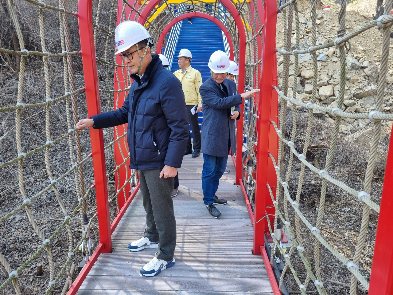 경북도가 해빙기를 맞아 도내 안전사고가 우려되는 취약시설에 대한 안전점검을 진행한다.[경북도 제공]