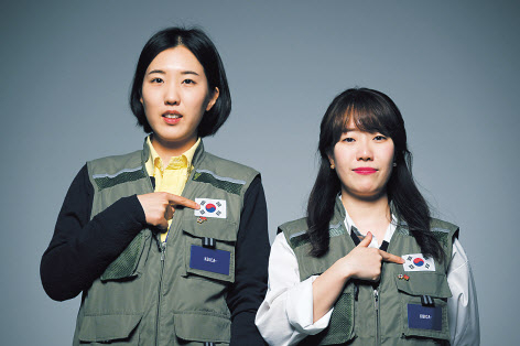 튀르키예 지진 대응 1진 긴급구호대에 파견됐던 김민지(오른쪽) 코이카 다자협력인도지원실 대리와 백주영 코이카 해외봉사모집팀 전임. 박해묵 기자