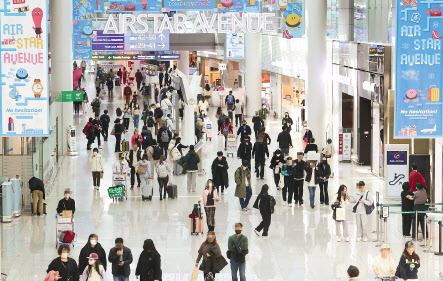 지난달 27일 인천국제공항 제1 여객터미널 면세구역 모습. [연합]