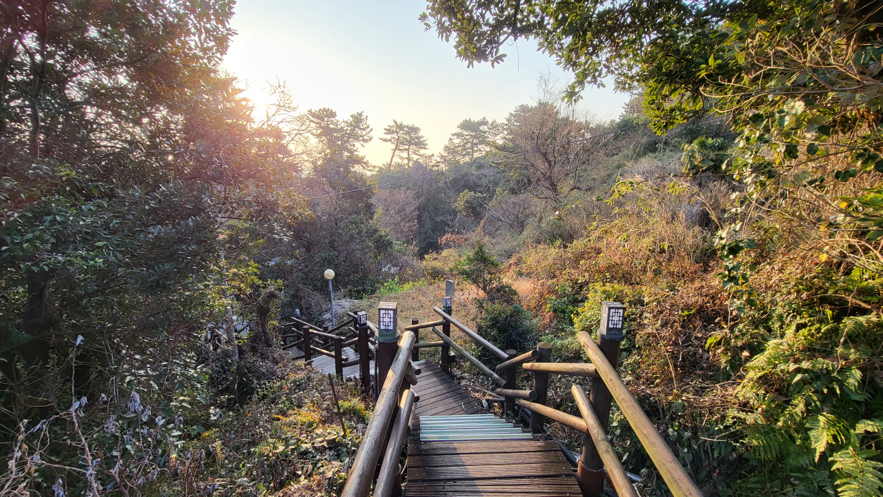 Artists Road of Seogwipo, a 4.9-kilometer walking trail (Kim Hae-yeon/ The Korea Herald)