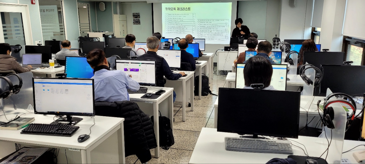 서울시50플러스재단에서 직업역량강화 교육을 진행하고 있다. [서울시 제공]