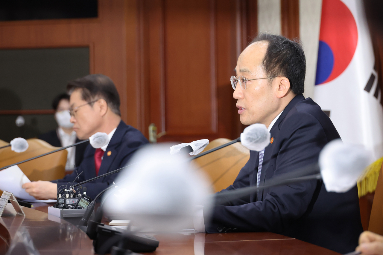 추경호 경제부총리 겸 기획재정부 장관이 6일 정부서울청사에서 열린 비상경제장관회의를 주재하고 있다. [연합]