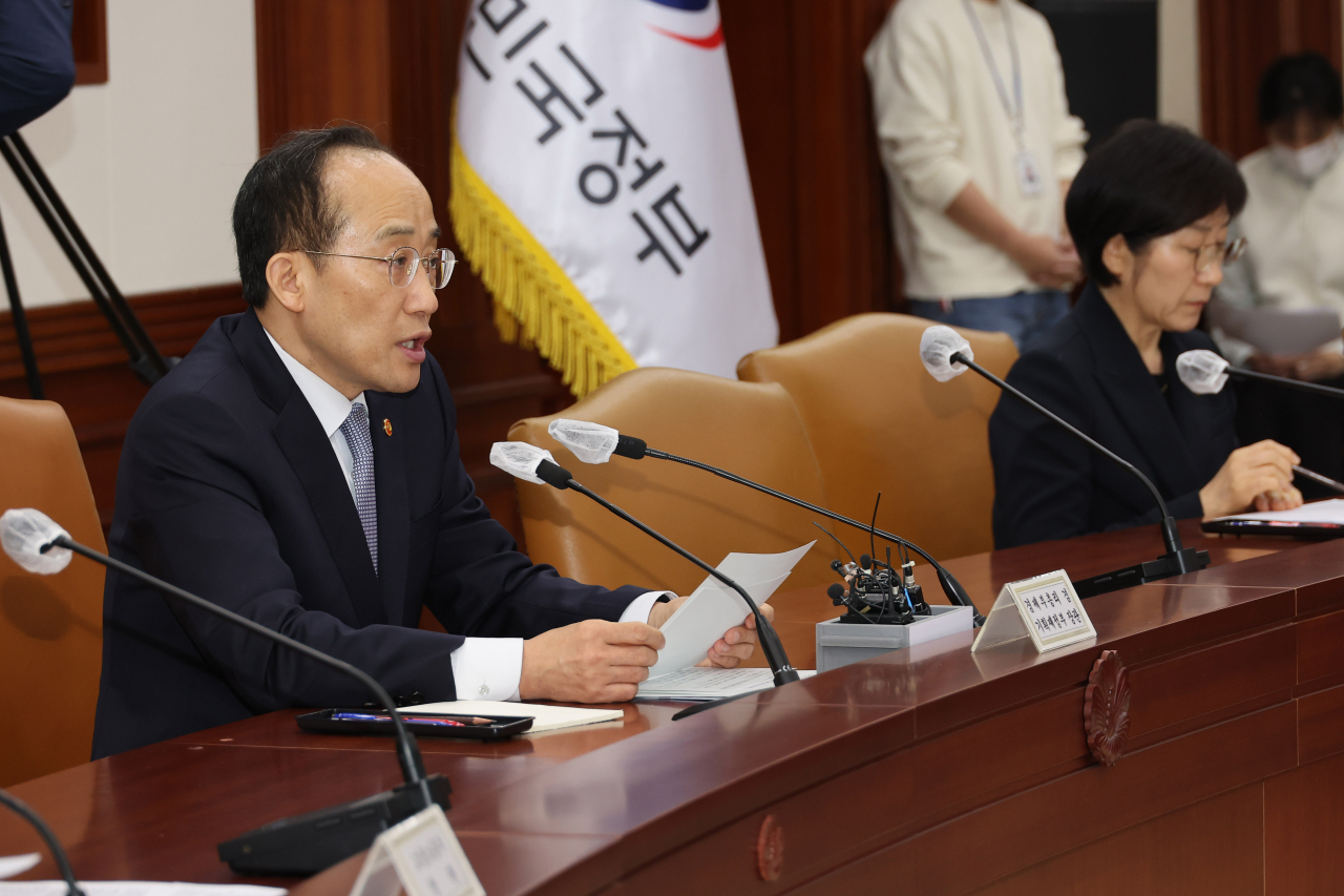 추경호 경제부총리 겸 기획재정부 장관이 6일 정부서울청사에서 열린 비상경제장관회의를 주재하고 있다. [연합]