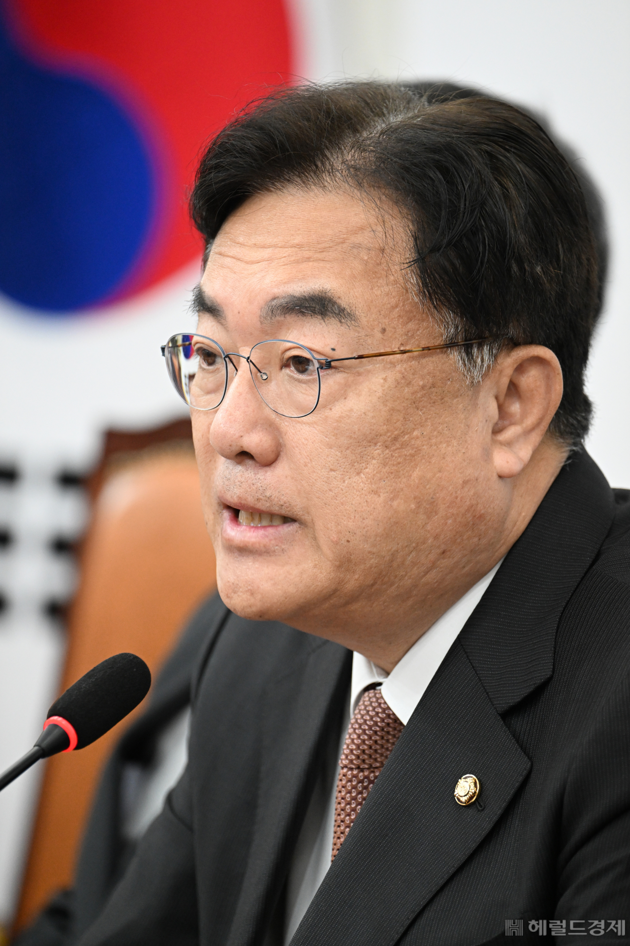 정진석 국민의힘 비대위원장이 6일 서울 영등포구 여의도 국회에서 열린 비상대책위원회의에 참석해 발언하고 있다. 임세준 기자