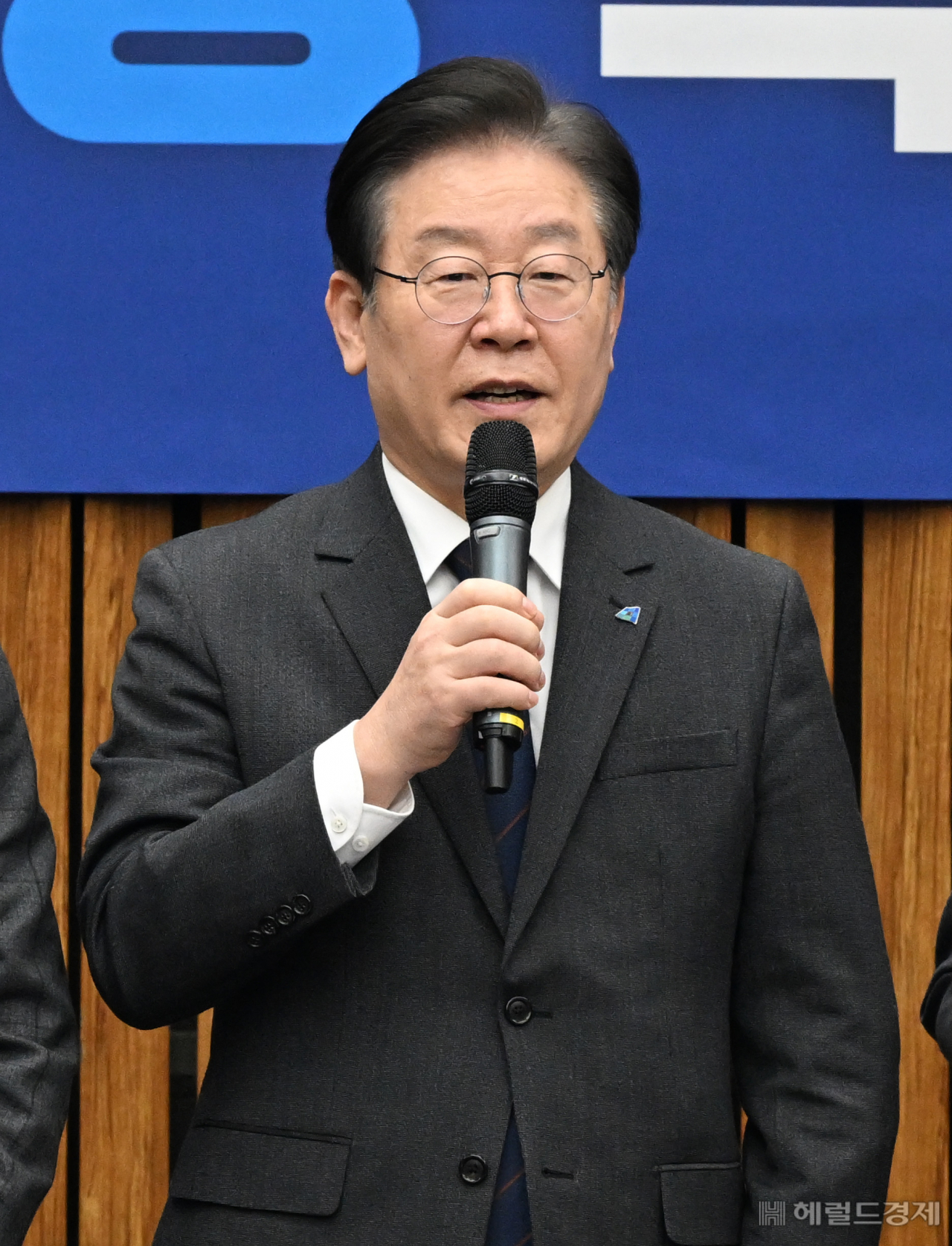 더불어민주당 을지로위원회 백서전달식이 6일 서울 영등포구 여의도 국회에서 열린 가운데 이재명 대표가 발언하고 있다. 임세준 기자