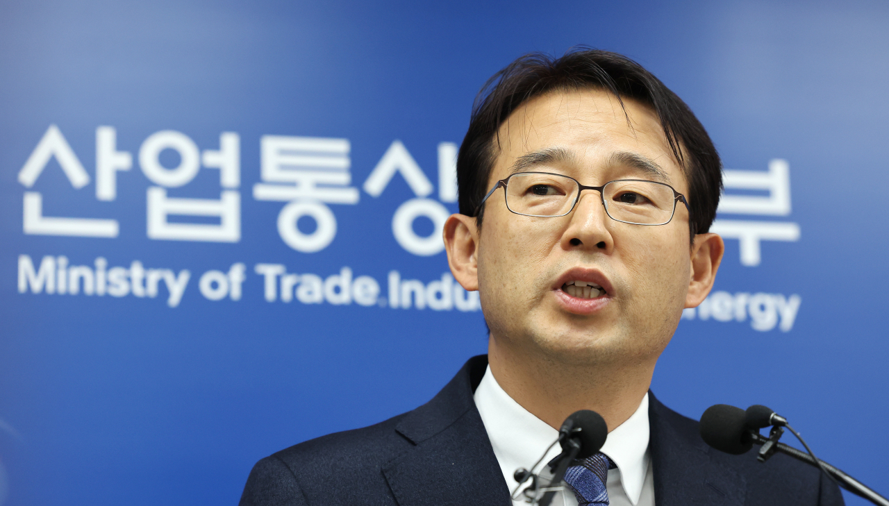 강감찬 산업통상자원부 무역안보정책관이 지난 6일 오후 정부세종청사에서 한-일 수출규제 현안과 관련해 브리핑하고 있다. [연합]