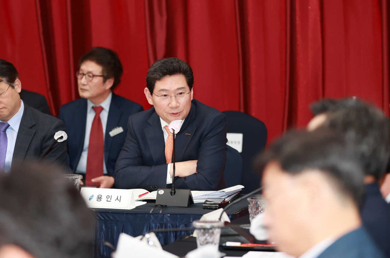 이상일 용인시장 (가운데)