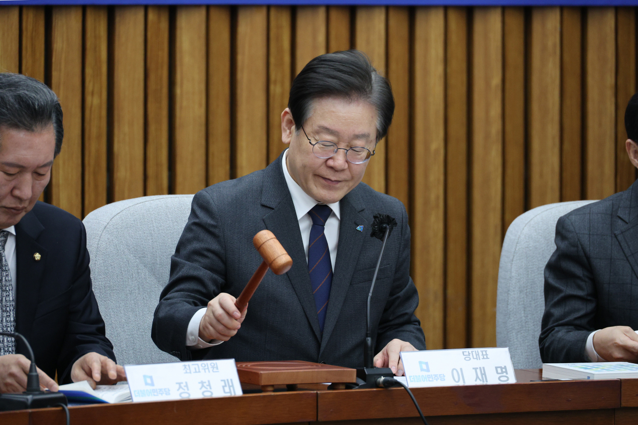 더불어민주당 이재명 대표가 6일 오전 국회에서 열린 확대간부회의에서 개회를 선언하고 있다. [연합]