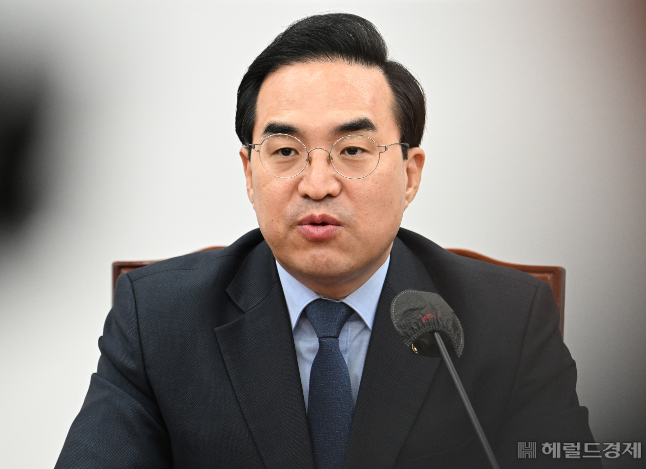 더불어민주당 원내대책회의가 7일 서울 영등포구 여의도 국회에서 열려 박홍근 원내대표가 발언하고 있다. 임세준 기자