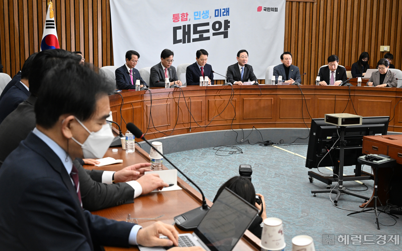 국민의힘 원내대책회의가 7일 서울 영등포구 여의도 국회에서 열리고 있다. 임세준 기자