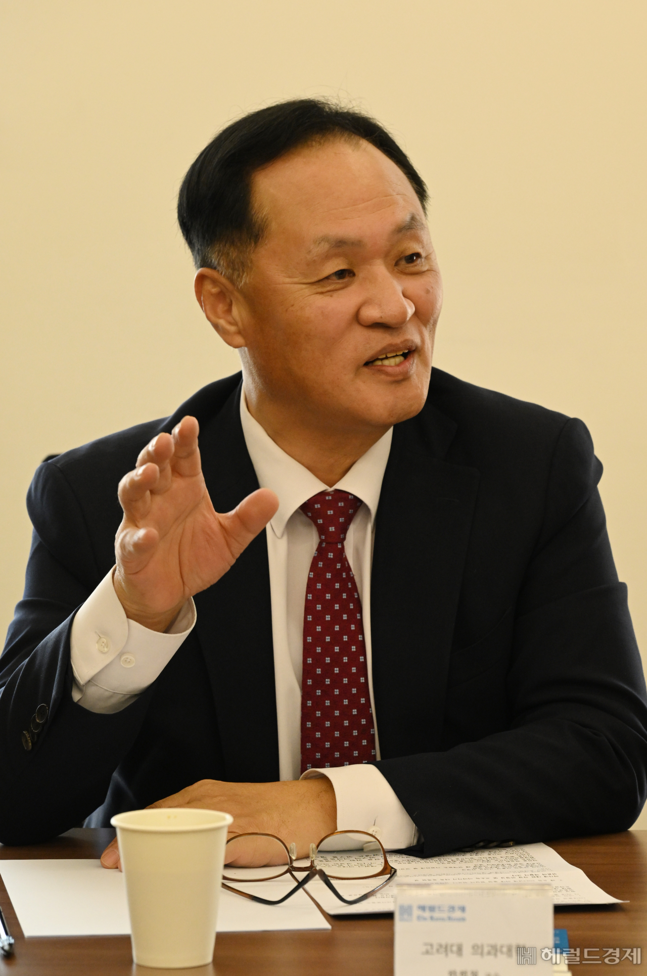 6일 오전 서울 용산구 헤럴드스퀘어에서 열린 ‘의대 쏠림 긴급 좌담회’에서 한희철 고려대 의과대학 교수가 발언하고 있다. [사진=박해묵 기자]