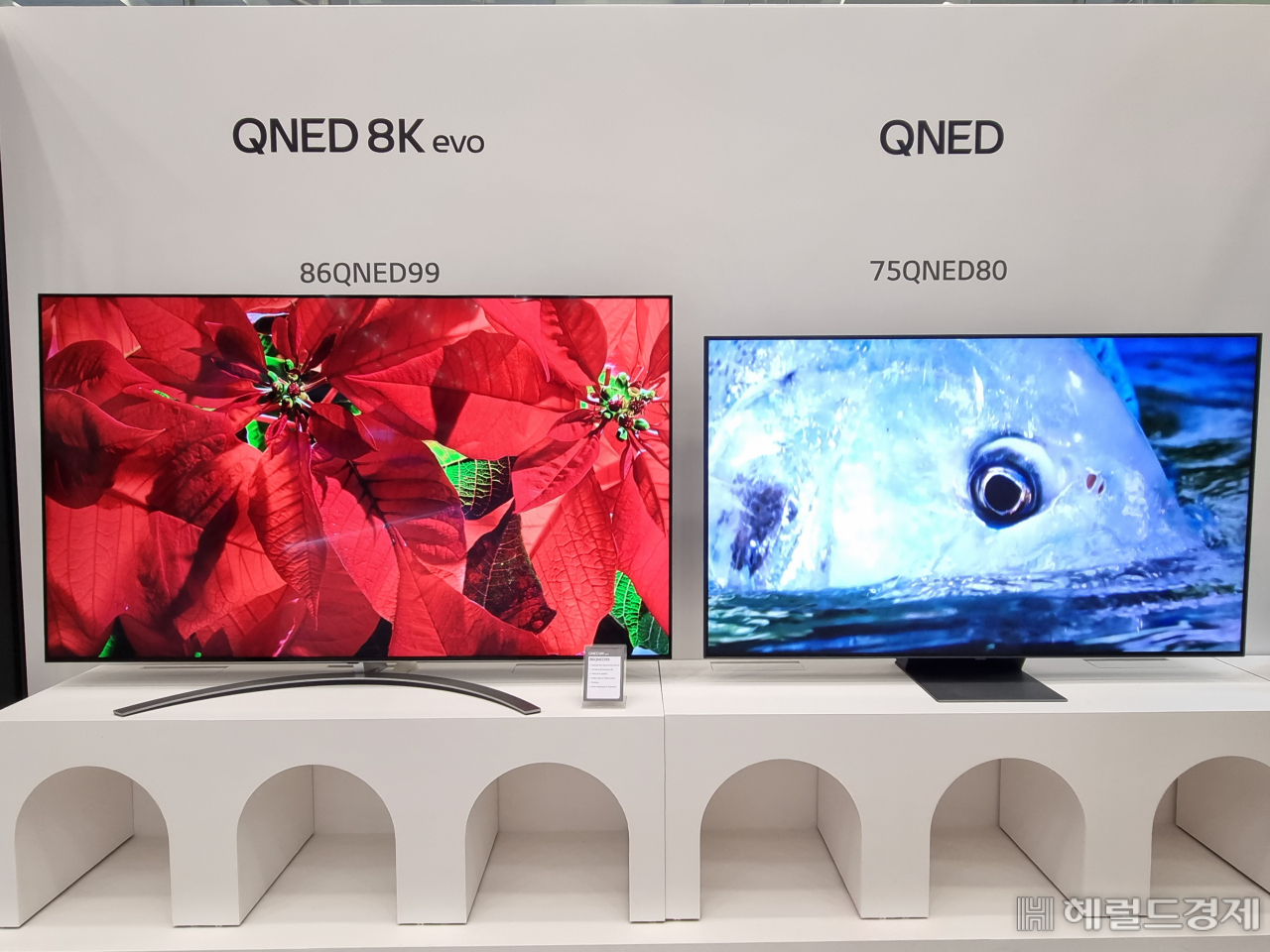 LG전자는 8일 서초R&D캠퍼스에서 2023년형 LG 올레드 TV 신제품을 공개했다. 사진은 미니 LED를 탑재한 LG QNED 에보, QNED 제품. 김민지 기자
