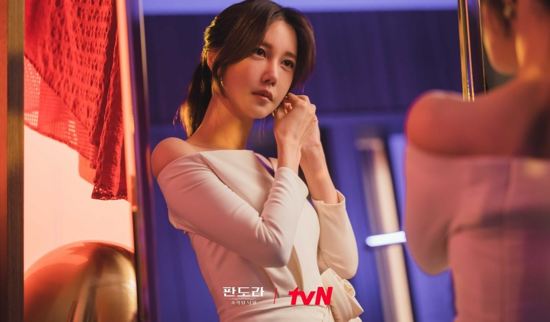 Lee Ji-ah plays a vengeful Hong Tae-ra in "Pandora: Beneath the Paradise." (tvN)