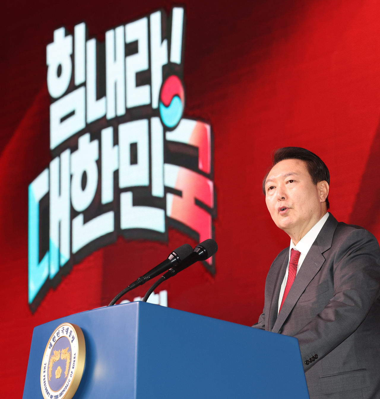 윤석열 대통령이 8일 경기도 고양시 킨텍스에서 열린 국민의힘 제3차 전당대회에서 축사를 하고 있다. [연합]