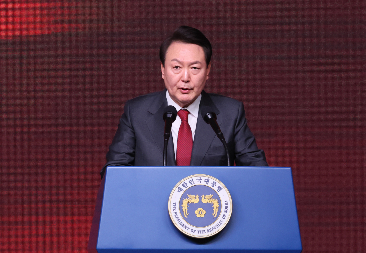 윤석열 대통령이 8일 오후 경기도 고양시 일산 킨텍스에서 열린 국민의힘 제3차 전당대회에서 축사하고 있다. [연합]