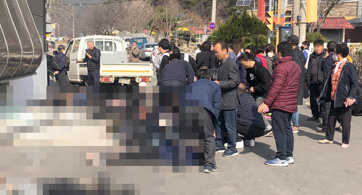 8일 오전 전북 순창군 구림면 한 농협 주차장에서 트럭이 조합장 투표를 기다리던 인파와 충돌했다. 사진은 사고 직후 현장 모습. [연합]