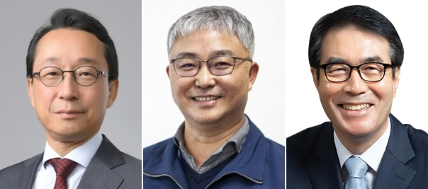 왼쪽부터 조영철 현대제뉴인 대표이사 겸 현대두산인프라코어 대표이사, 오승현 현대두산인프라코어 대표이사, 최철곤 현대건설기계 대표이사 [각 사 제공]