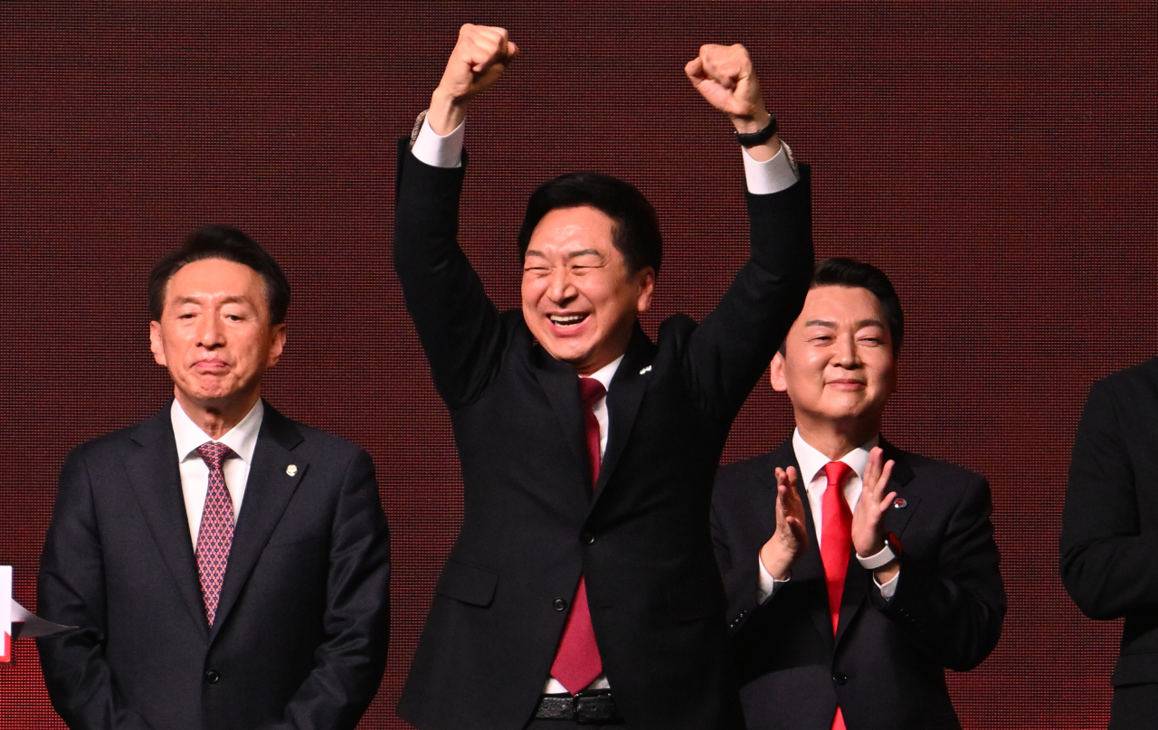 국민의힘 제3차 전당대회가 8일 경기도 고양시 킨텍스에서 열린 가운데 당대표에 선출된 김기현 신임 당대표가 환호하고 있다. 고양=임세준 기자