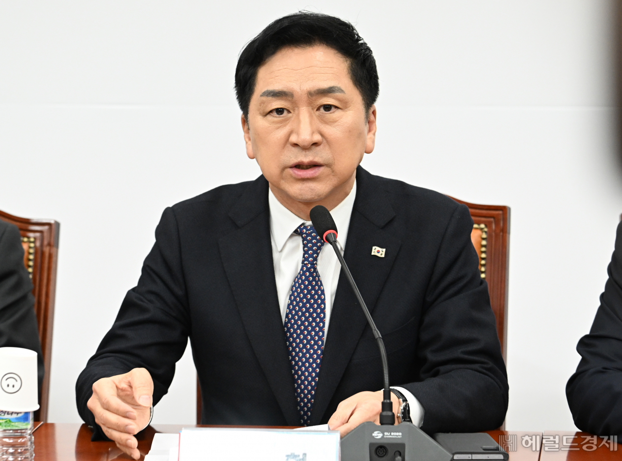 김기현 국민의힘 신임 당대표가 9일 오전 서울 영등포구 여의도 국회에서 최고위원회의에서 발언하고 있다. 김 대표는 ‘총선 압승’을 취임 일성으로 꺼냈다. 이외에도 김 대표는 노동 개혁 등 개혁과제도 착실히 준비해가겠다고 했다. 임세준 기자