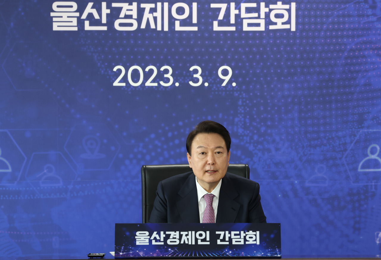 윤석열 대통령이 9일 울산광역시 남구 울산항만공사에서 열린 울산경제인 간담회에서 발언하고 있다. [연합]