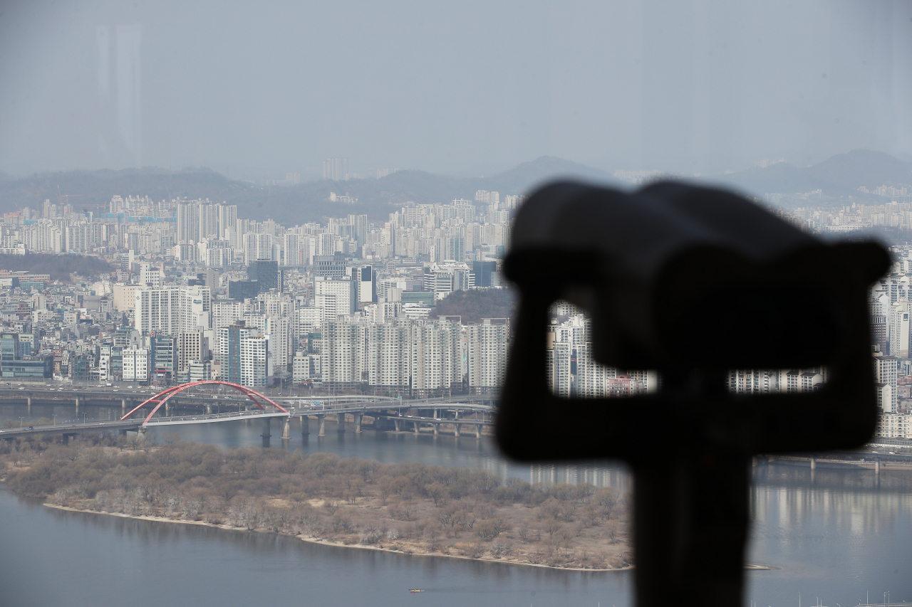 서울 여의도 63빌딩 전망대에서 바라본 아파트. [연합]