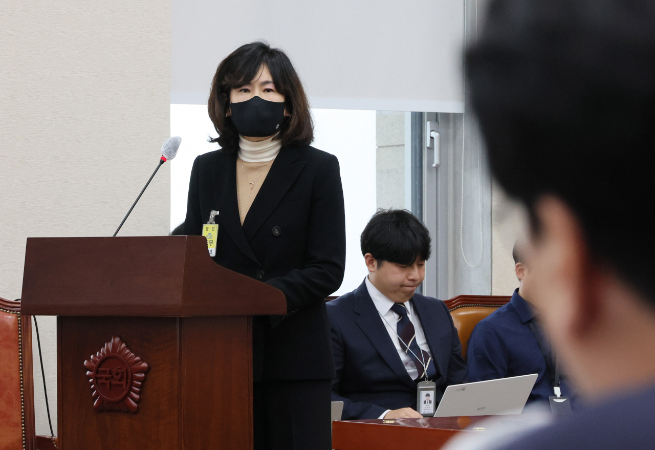 고은정 반포고등학교 교장이 9일 국회 교육위원회 정순신 아들 학폭 관련 현안 질의에 참고인으로 출석해 답변하고 있다. [연합]