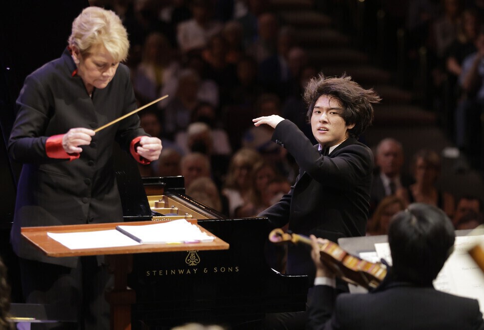 Pianist Lim Yun-chan performs Rachmaninoff's Piano Concerto No. 3 during one of the final rounds of the 17th Van Cliburn International Piano Competition in Fort Worth, Texas, on June 17, 2022. (The Van Cliburn International Piano Competition)