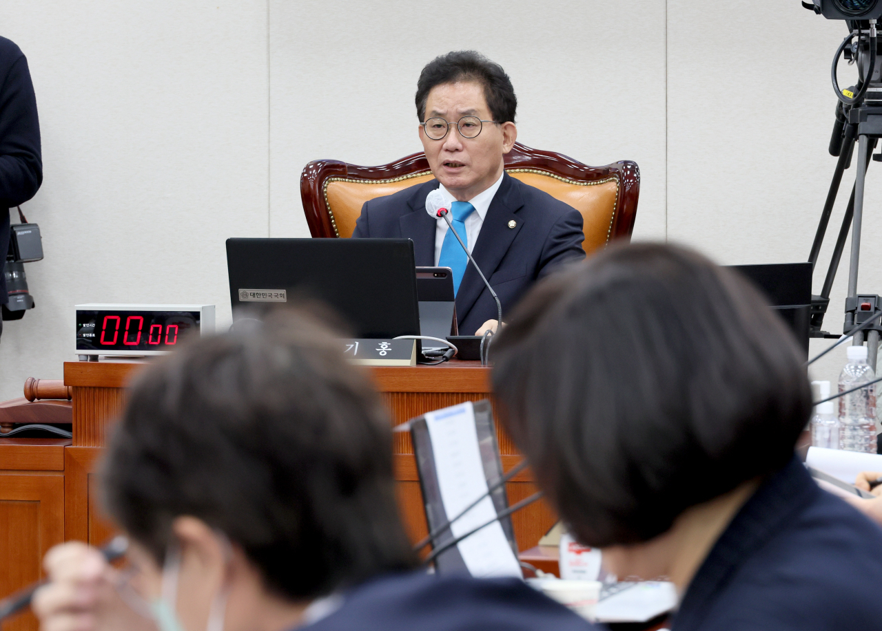 9일 오전 열린 국회 교육위원회에서 유기홍 위원장이 발언하고 있다. [연합]