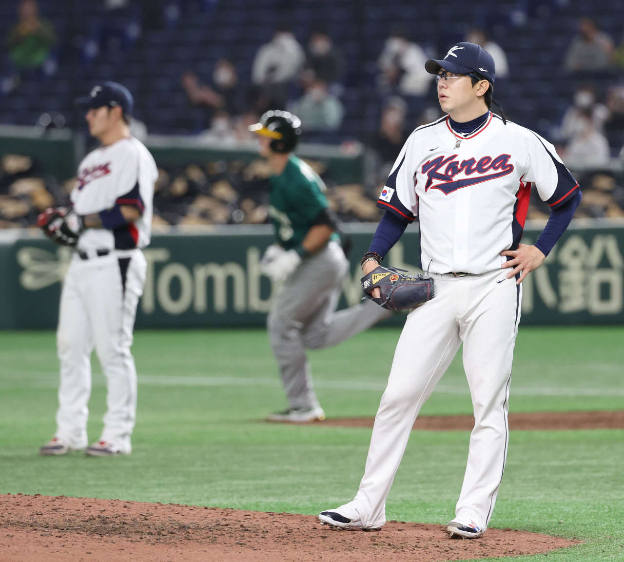 8회초 1사 2,3루 상황에서 호주 퍼킨스에게 3점 홈런을 허용한 한국 양현종이 실망한 듯한 표정을 짓고 있다. 연합뉴스