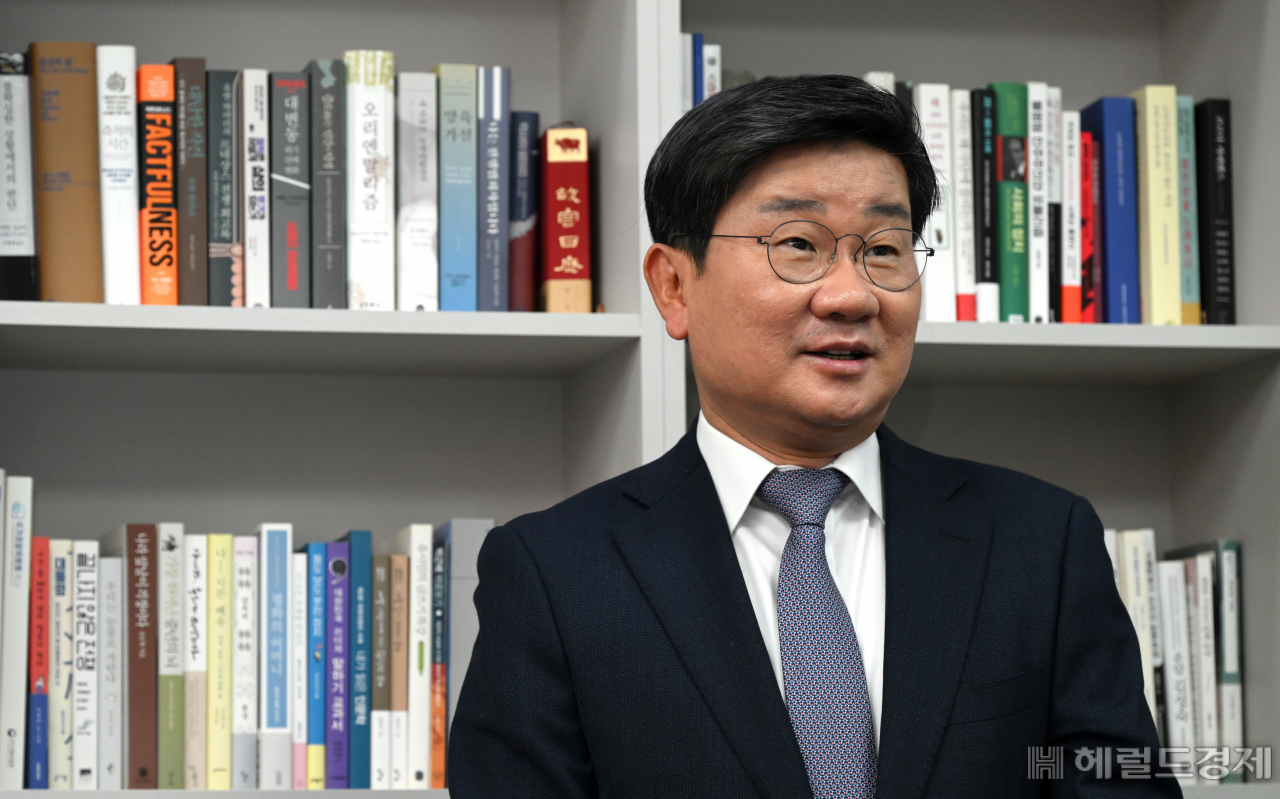 전해철 더불어민주당 국회의원이 9일 서울 영등포구 여의도 국회에서 헤럴드경제와 인터뷰를 하고 있다. 임세준 기자