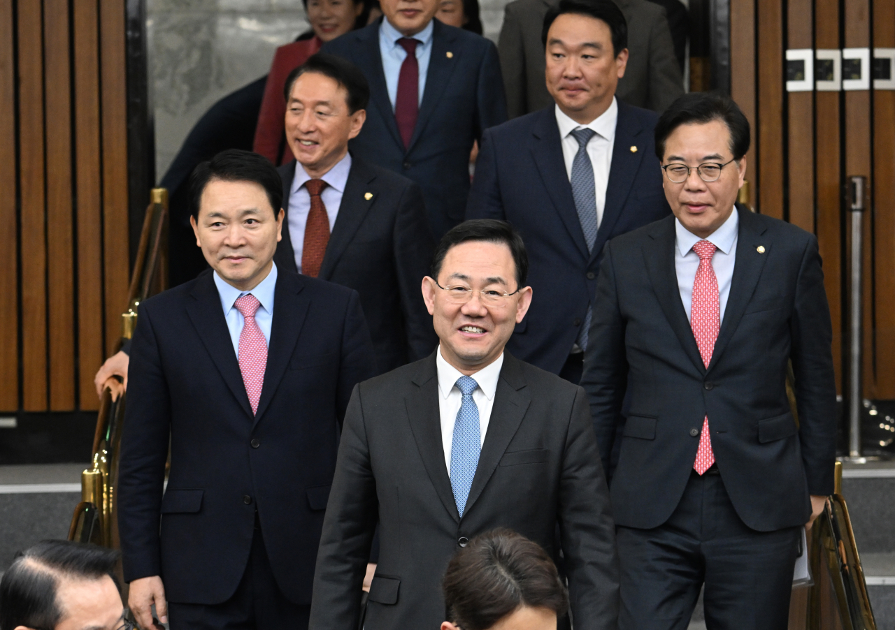10일 서울 영등포구 여의도 국회에서 국민의힘 원내대책회의가 열려 주호영 원내대표를 비롯한 지도부가 입장하고 있다. 임세준 기자