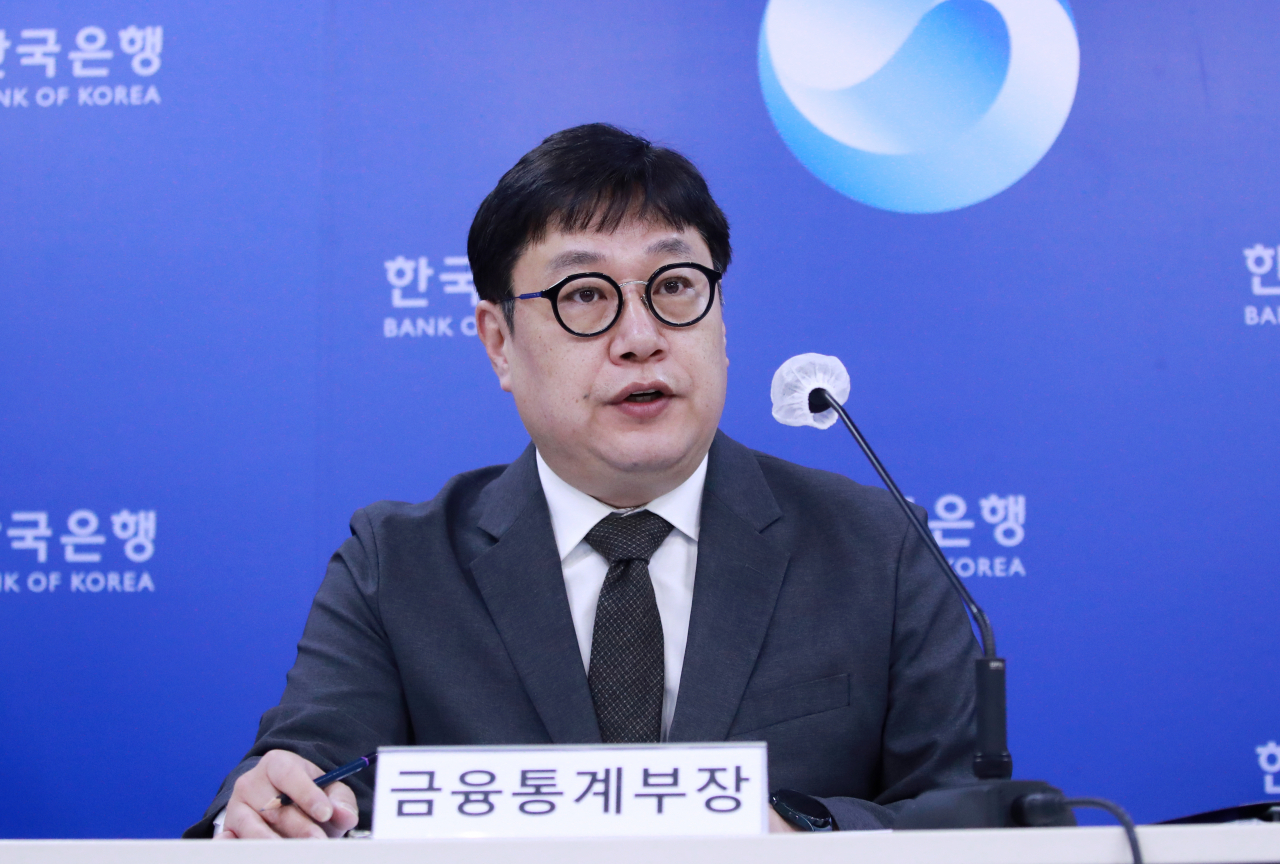 이동원 한국은행 경제통계국 금융통계부장이 10일 오전 서울 중구 한국은행에서 2023년 1월 국제수지(잠정)의 주요 특징을 설명하고 있다. [사진=한국은행]