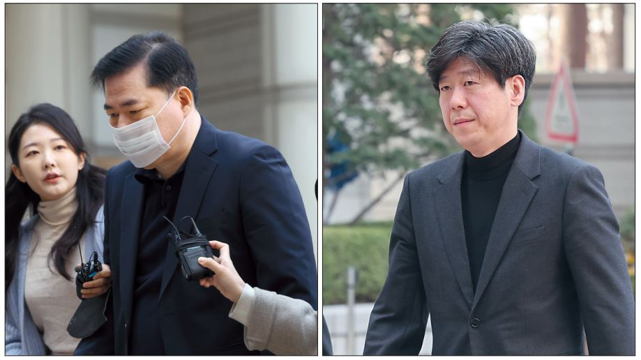 유동규(왼쪽) 전 성남도시개발공사 기획본부장과 남욱 변호사가 10일 오전 서초구 서울중앙지법에서 열린 대장동 개발 사업 로비·특혜 의혹 관련 1심 속행 공판에 출석하고 있다. 유 전 본부장은 전날 이재명 더불어민주당 대표의 경기지사 시절 초대 비서실장 전모 씨가 숨진 채 발견된 데 대해 “안타깝고 비통하다”며 “위법적인 행정 요구가 이런 시간들을 만들어 내는 게 아닌가 싶다. 본인(이재명)이 책임져야 하는데 항상 뒤로 물러나 있다” 고 이 대표에 책임을 돌렸다. [연합]