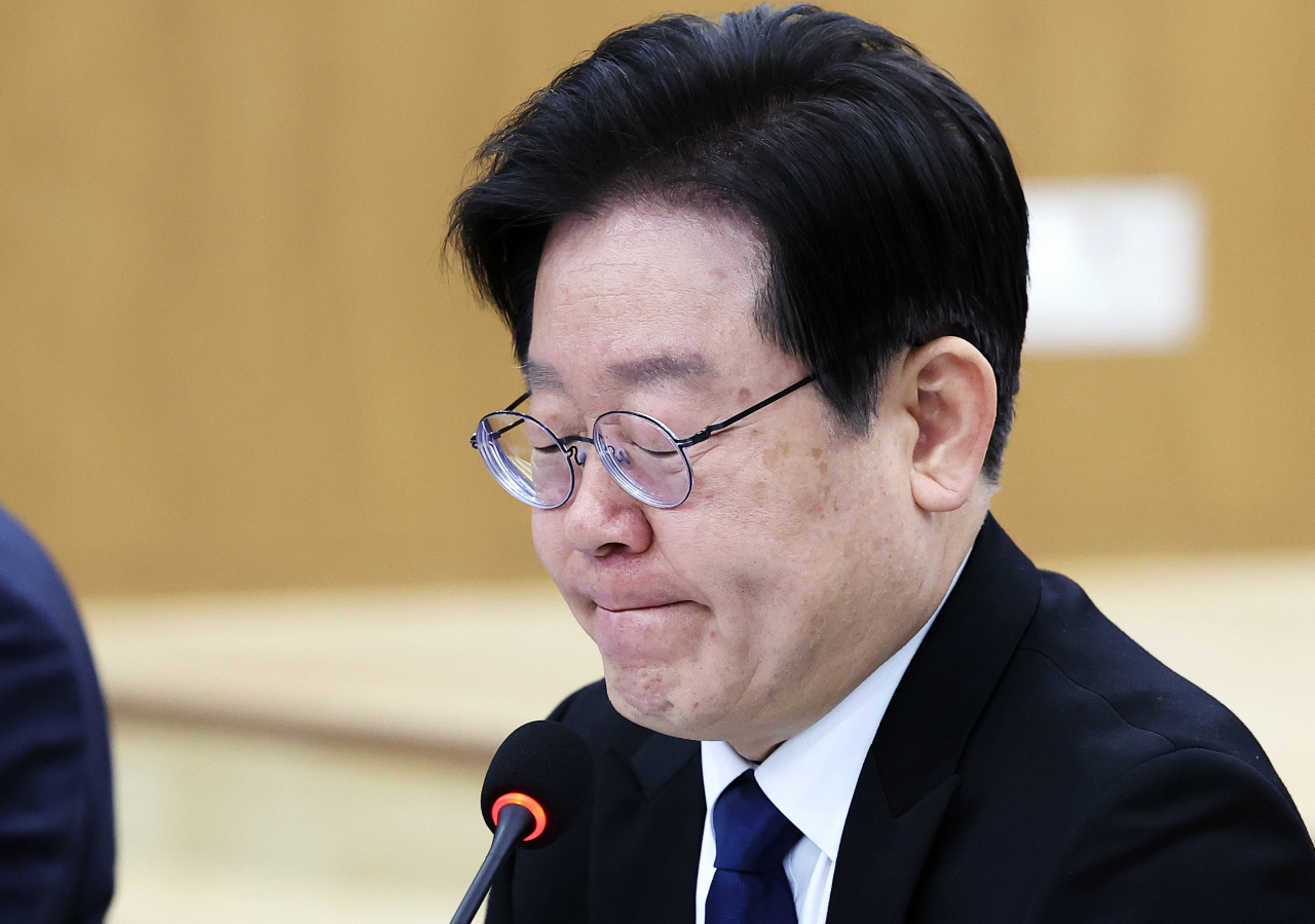 더불어민주당 이재명 대표가 10일 오전 경기도 수원시 경기도의회에서 열린 현장 최고위원회에서 발언 중 굳은 표정을 짓고 있다. [연합]