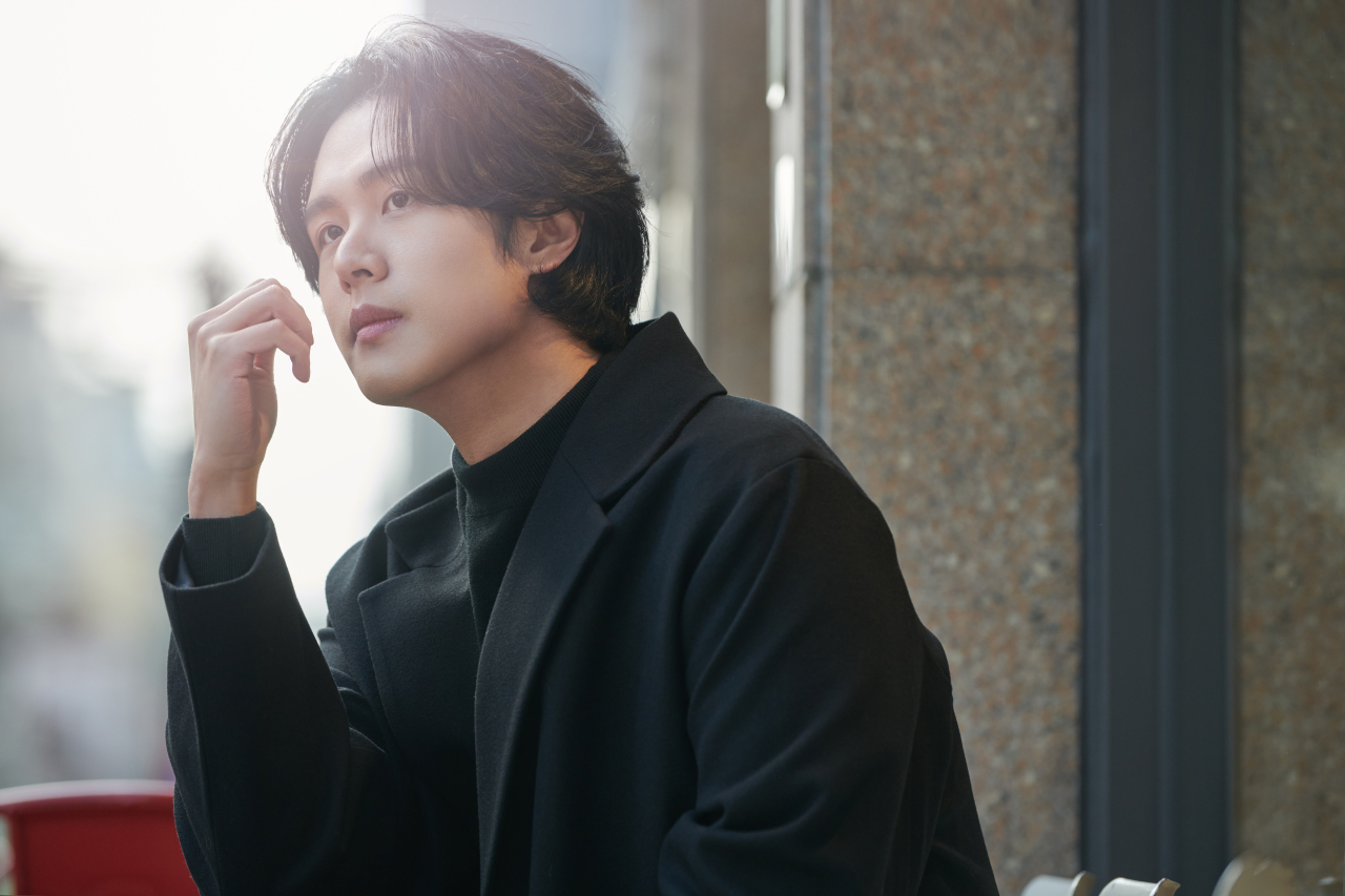 테너 김민석의 일 년의 공백 이후 자신이 가장 잘 할 수 있는 것을 들고 돌아왔다. 지난달 첫 솔로 앨범을 발매한 뒤, 단독 콘서트로 팬들과 만난다. 그는 “지금 이 공연을 생각하고 있는 순간이 너무나 행복하다”고 말했다. [아트앤아티스트 제공]