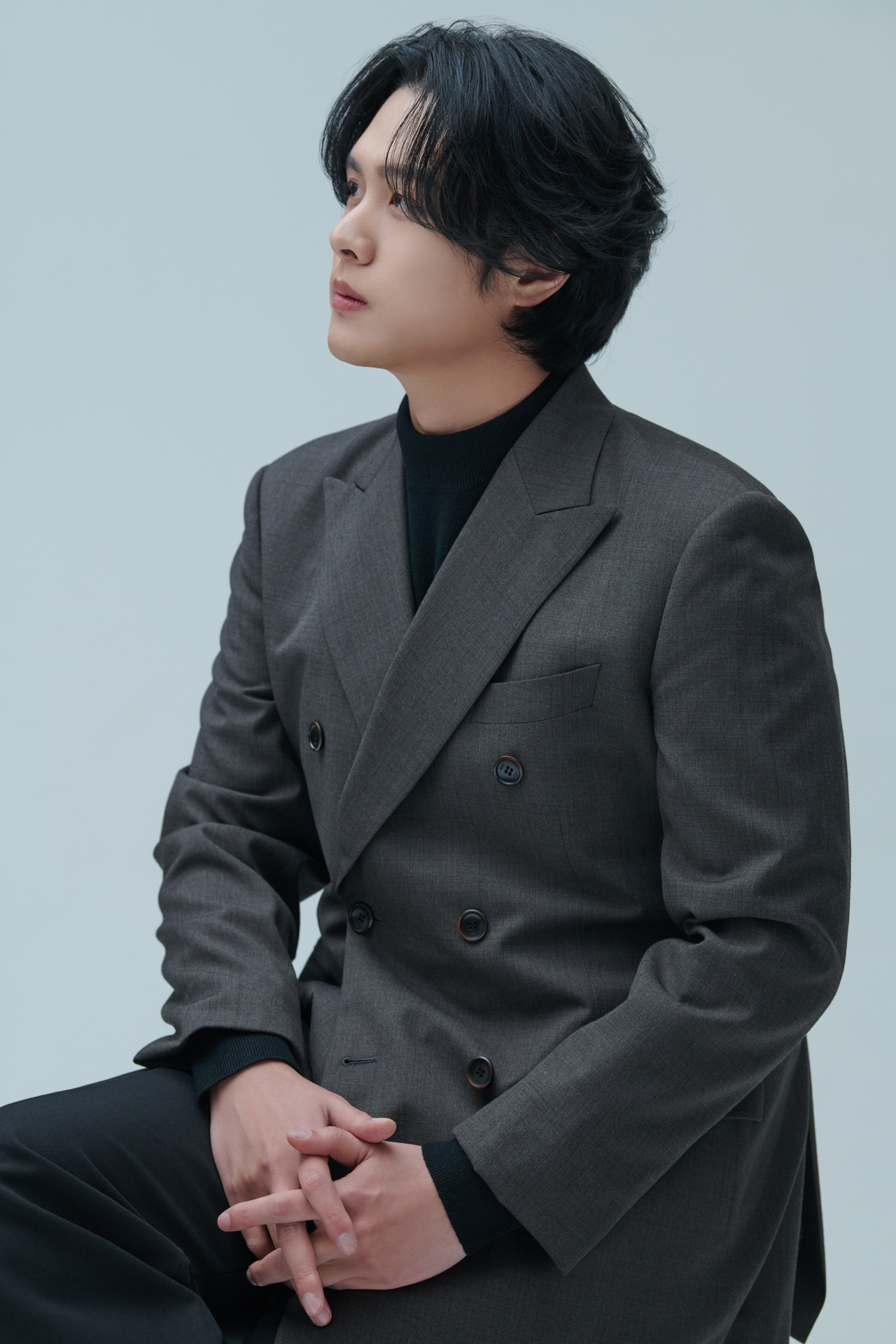 테너 김민석은 JTBC ‘팬텀싱어3’(2020년)를 통해 얼굴을 알렸다. 그로스오버 그룹의 활동 이후 그는 테너의 강점을 보여줄 수 있는 주무기를 담은 음반으로 홀로서기를 시작했다. [아트앤아티스트 제공]