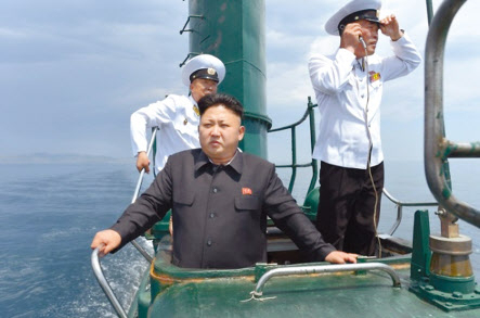 조선중앙통신은 12일 새벽 잠수함 ‘8·24영웅함’이 동해 경포만 수역에서 전략순항미사일 2발을 수중발사하는 훈련을 실시했다고 13일 밝혔다. 자료사진. [헤럴드DB]