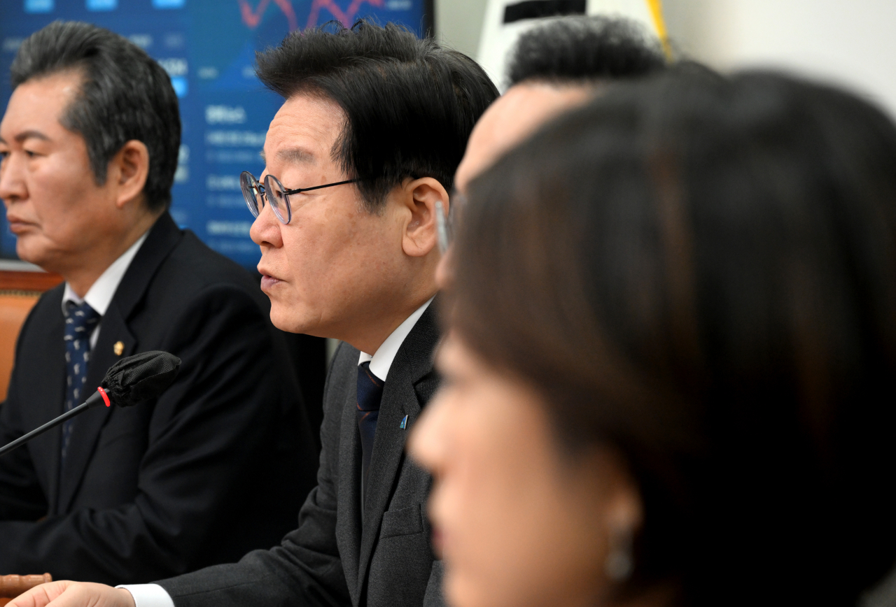 13일 서울 영등포구 여의도 국회에서 더불어민주당 최고위원회의가 열려 이재명 대표가 발언하고 있다. 임세준 기자