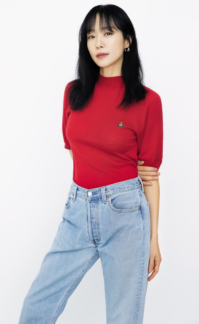 전도연은 실제 중학생 딸을 키우고 있는 엄마다. 전도연은 “남행선과 해이의 관계가 나와 실제 딸의 관계와 비슷하다”며 “나도 엄마 역할을 잘 몰라 좌충우돌하면서 성장 중”이라고 했다.