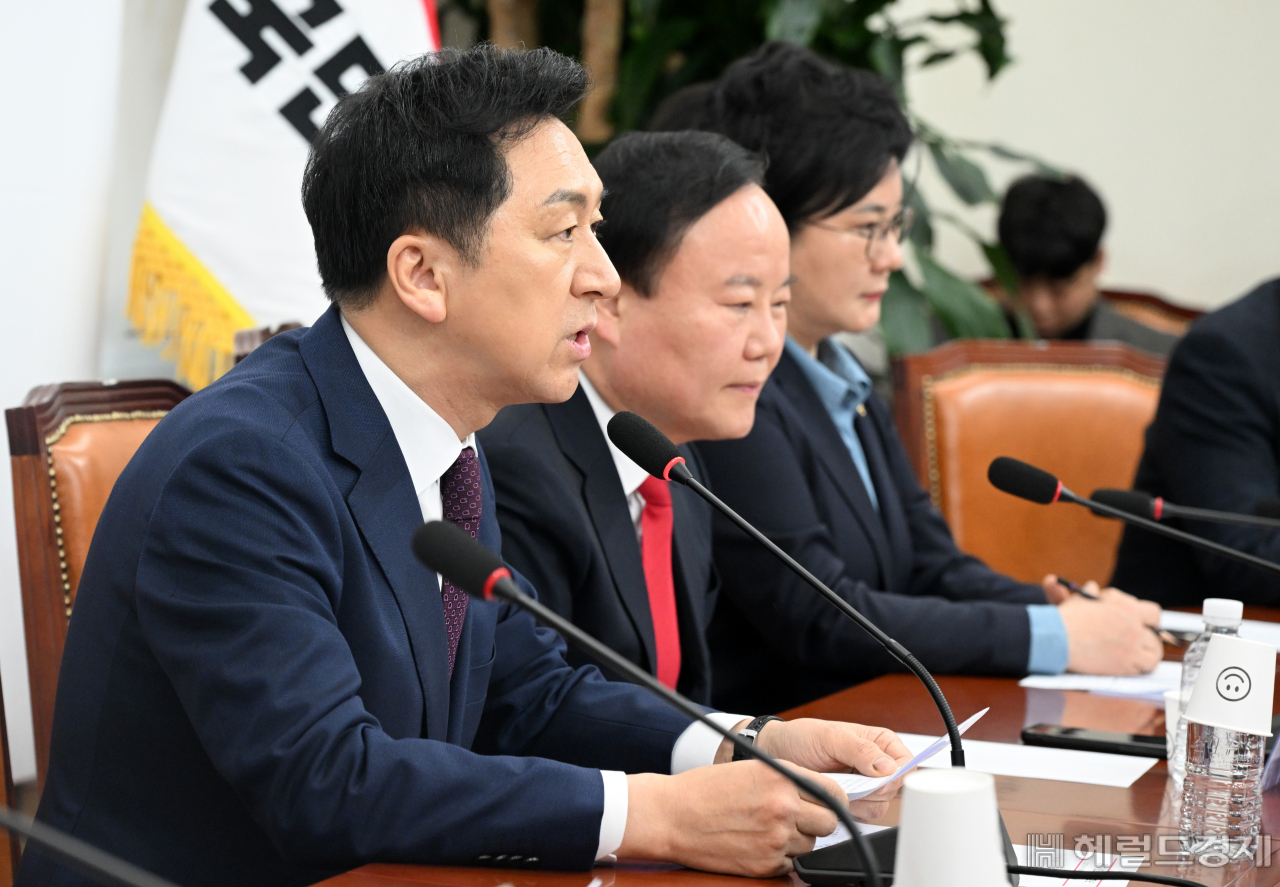 13일 서울 영등포구 여의도 국회에서 국민의힘 최고위원회의가 열려 김기현 대표가 발언하고 있다. 임세준 기자