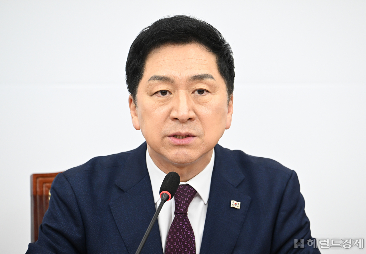 13일 서울 영등포구 여의도 국회에서 국민의힘 최고위원회의가 열려 김기현 대표가 발언하고 있다. 임세준 기자