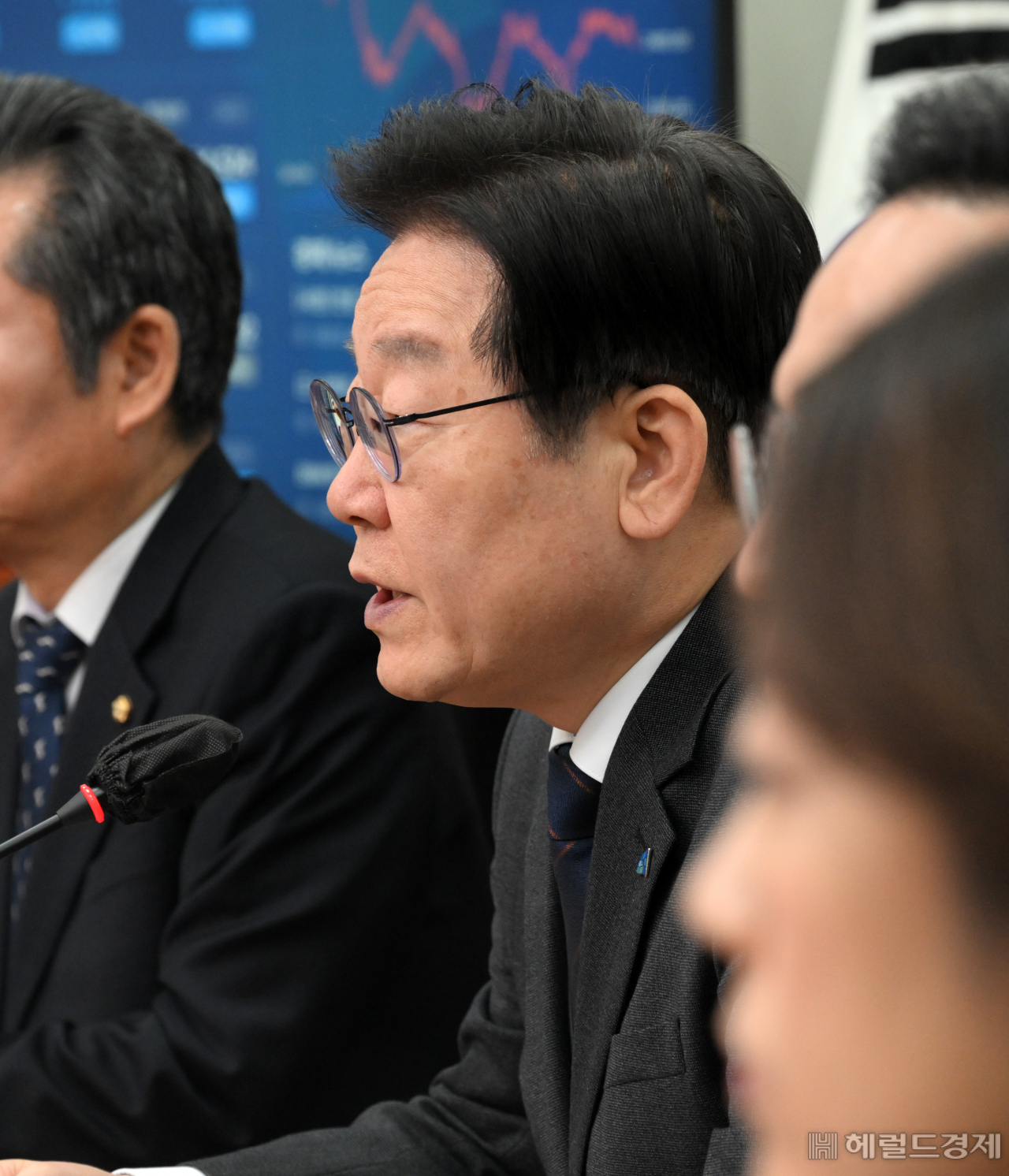 13일 서울 영등포구 여의도 국회에서 더불어민주당 최고위원회의가 열려 이재명 대표가 발언하고 있다. 임세준 기자