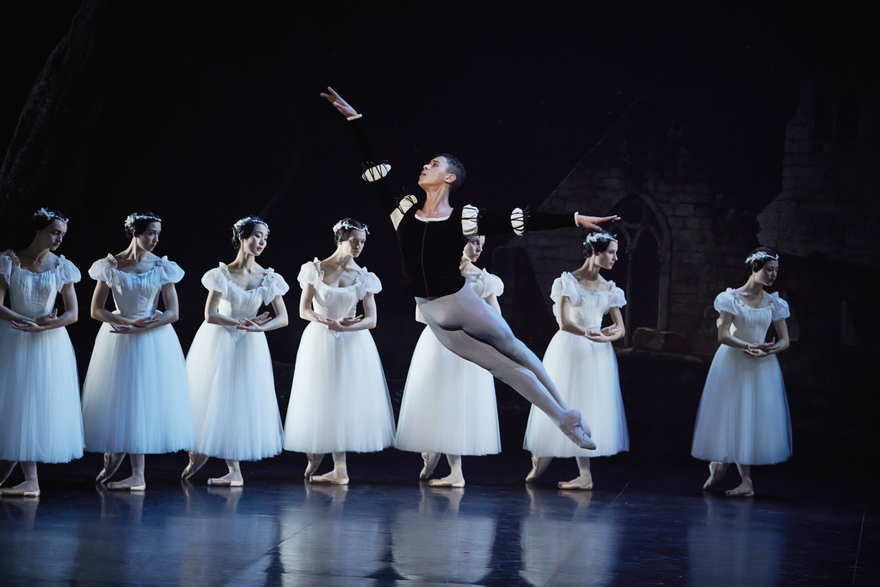 Guillaume Diop performs Albrecht in "Giselle" in Seoul on Saturday. (LG Arts Center)