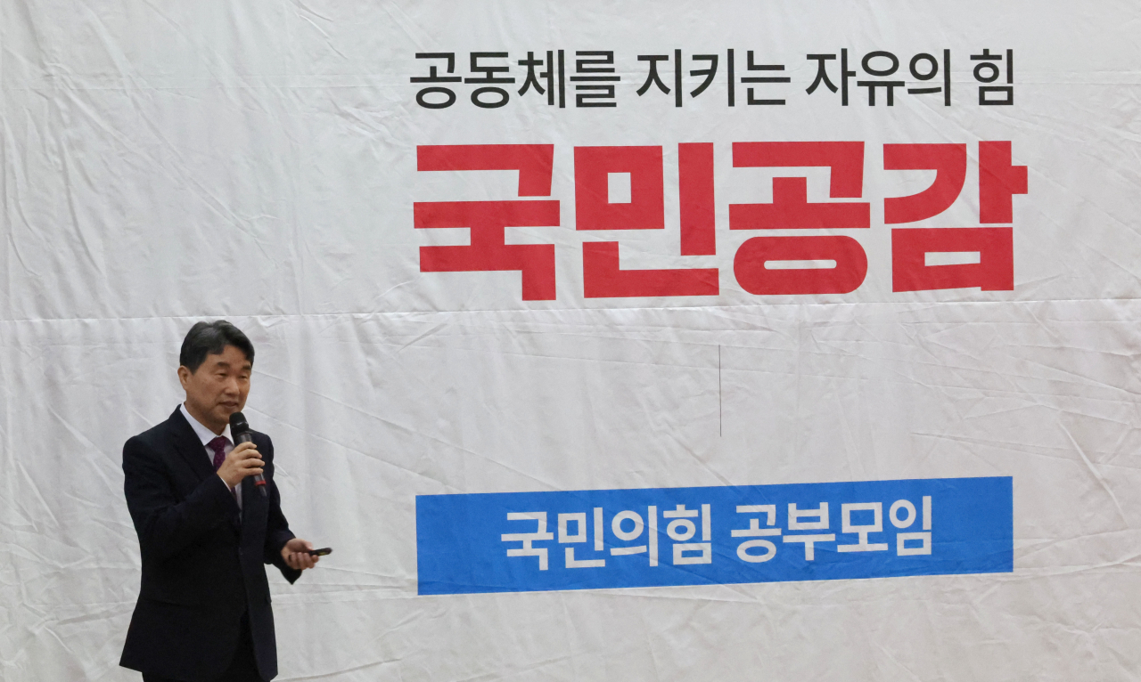 이주호 부총리 겸 교육부 장관이 15일 오전 서울 여의도 국회 의원회관에서 열린 친윤 의원 모임 '국민공감'에 참석해 윤석열 정부 교육 개혁의 방향에 대해 강연하고 있다. [연합]