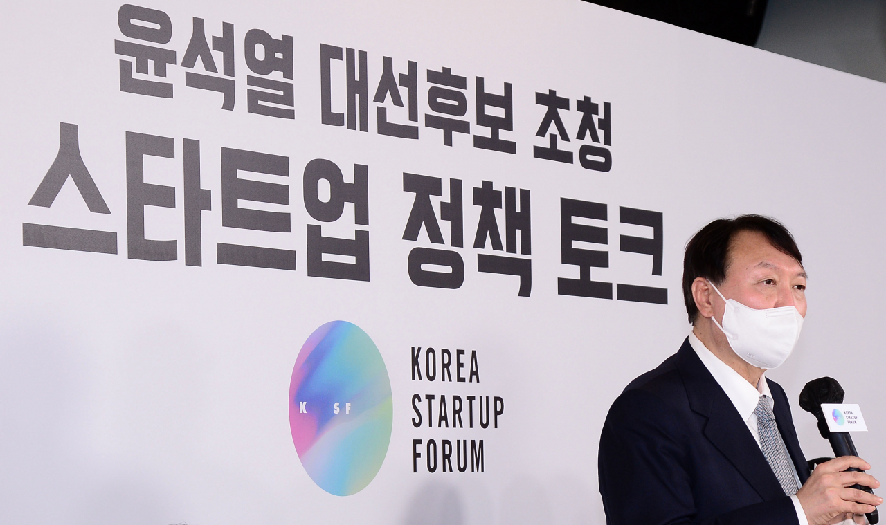 윤석열 대통령이 대선 후보시절 참석했던 스타트업 정책 토크에서 원격진료와 관련 “피할 수 없는, 우리가 받아들여야 하는 현실”이라고 말했다. [연합]